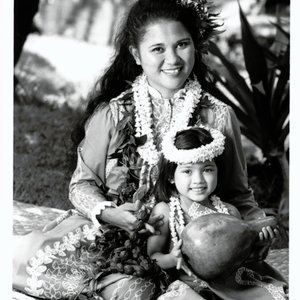 Leilani Bond 5x7 Portrait With Keiki336.jpg