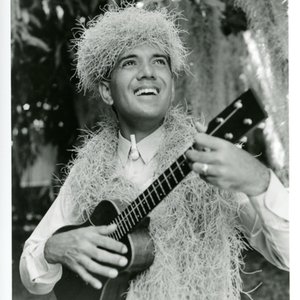 Keaulana Kimo Alama 5x7 Potrait with Ukulele712.jpg