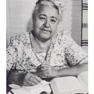 V1-PG122 Mary Abigail Kawena‘ulaokalanihi‘iakaikapoliopelekawahine‘aihonua Wiggin Pukū‘i.jpg